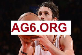 一位记者赛后给马兹拉维送零食，球员很感动并送上比赛球衣